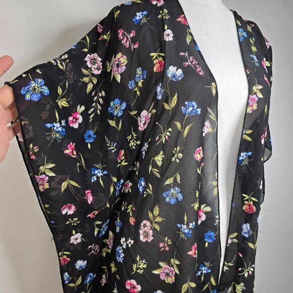 Women's Black Floral Crochet Open Front Lightweight Poncho Kimono Cardigan - Picture 3 of 8